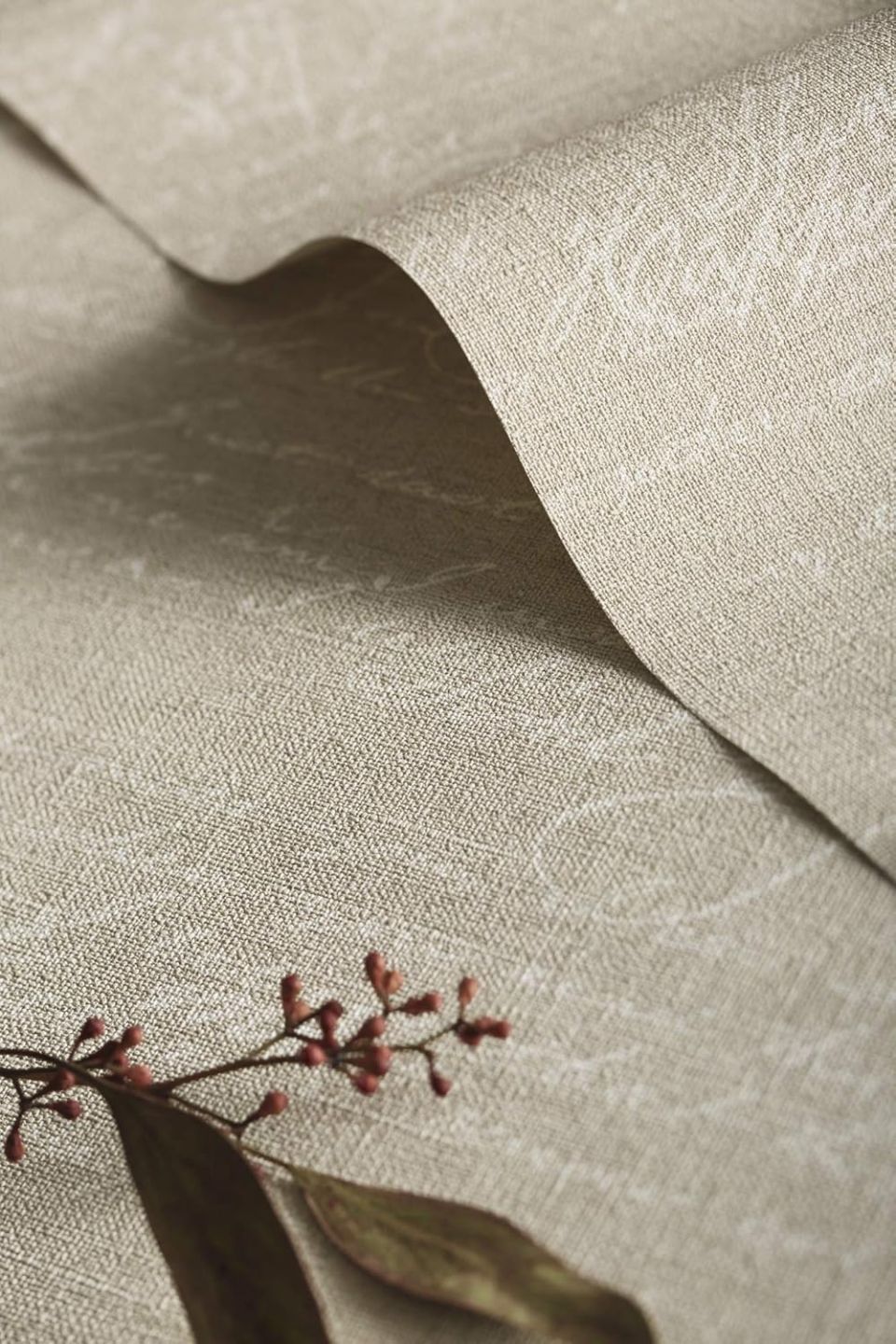 Rasch Tapete 449563 – Vliestapete Kollektion Florentine II, kalligraphische Schrift im Vintage-Stil, Braun/Beige